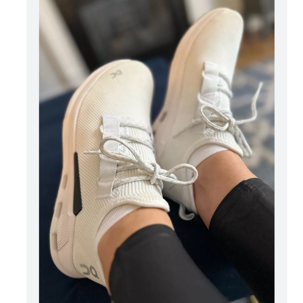 on Cloudeasy Sneakers in white and black Size 7.5 fits nicely a 7